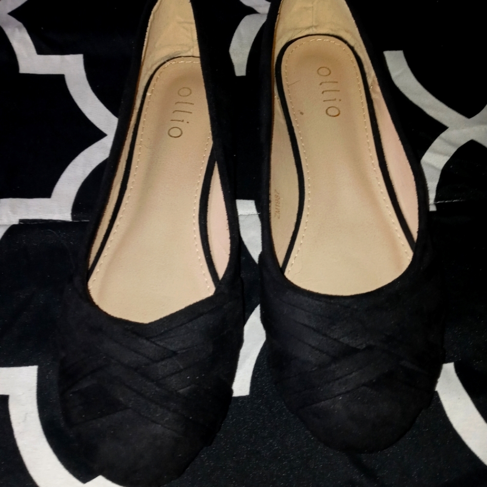 2/$10🐞Faux suede flats with strap detail